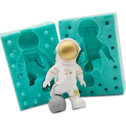Astronaut Silicone Resin Mold Car Decor Aromatherapy Plaster Mold DIY Jewelry Candle Mould Fondant Tools Cake Decor toy Mold