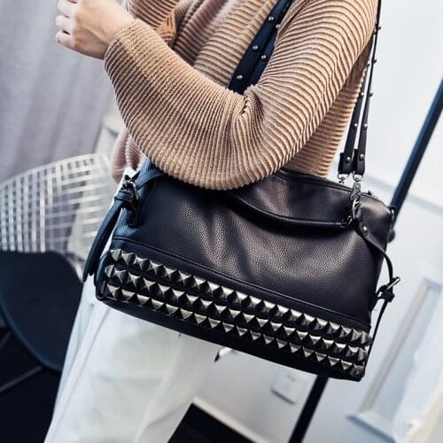2021 new womens bag PU leather solid color lychee pattern large capacity rivet bag shoulder diagonal shoulder bag punk bag