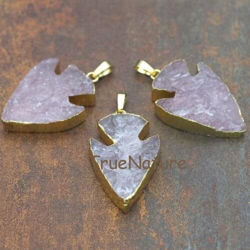 Fashion Rose Quartzs Mineral Pendant Charm Arrowhead Shape Gold Electroplated Charms In 27*43 mm PM5843