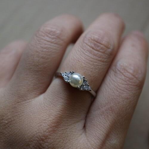 Fashion vintage imitation pearl Rings for women Rrendy retro Classic rhinestone filled Finger Rings girl female gift