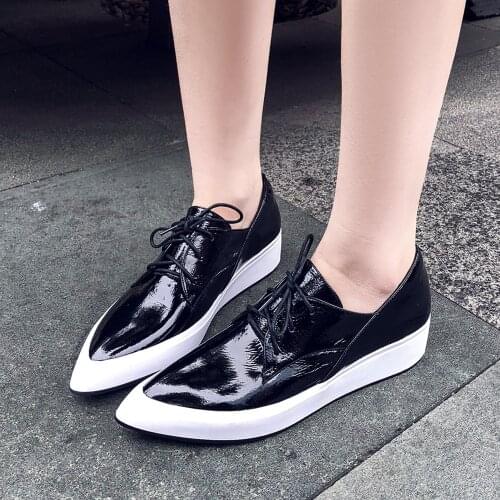 Women Spring Fall Casual Platform Footwear Girl Patent Leather Low Heels Oxford Shoes Pointed Toes Lace up Vulcanize Shoes Black