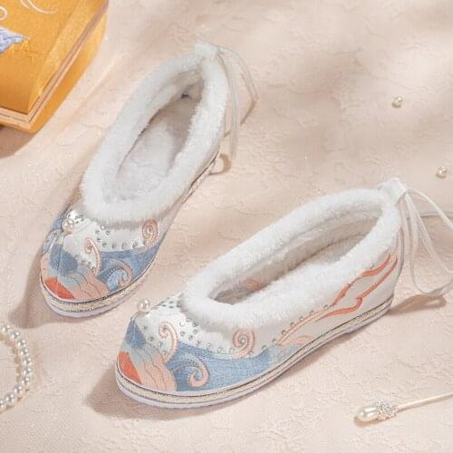 Original ancient shoes womens clothing spring new head-up increased improvement pearl ancient Tang style embroidered shoes