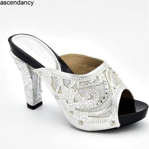 Designer Shoe Women Luxury 2019 Italian Design Women Party Pumps Decorated with Rhinestone Big Girl Shoes Slip on Shoes for Lady