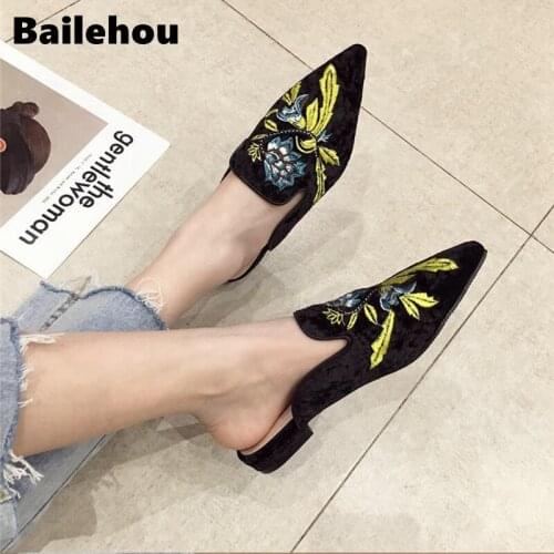 Bailehou Embroidered Flat Mules Lady Slippers Pointed Toe Fashion Outside Slip On Sandals Women Slippers Beach Shoes Flip Flop