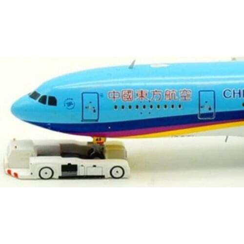 1:400 scale airplane model trailer tow truck for aircraft plane scene display toy model