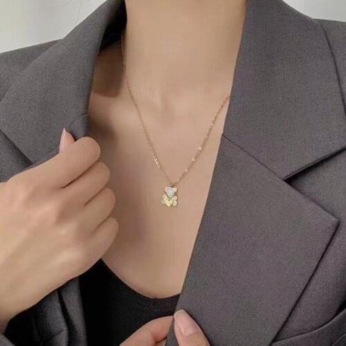 Europe And The United States Titanium Steel Love Necklace Female White Fritillaria Bbeating Heart Bear Collarbone Chain Jewelry
