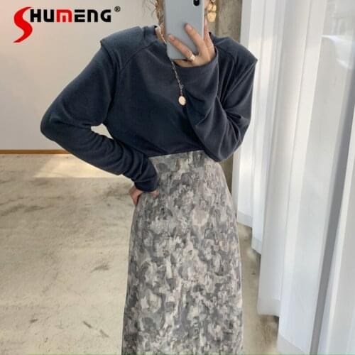 Retro Loose Round Neck Long Sleeve Bottoming Shirt Black T-shirt Women 2021 Spring High Waist Printed Skirt Long Skirt Female