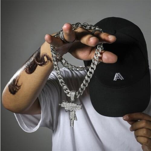 Hot Sale Men Hip Hop Uzi Gun Pendant Necklace Fashion Trendy Submachine Gun Shape Pendants Necklaces HipHop Jewelry men Gift