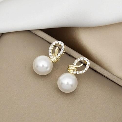 Origin Summer Korean Tie Simulation Pearl Dangle Earring for Women Rhinestones Gold Metallic Hollow Earring Jewelry Pendientes