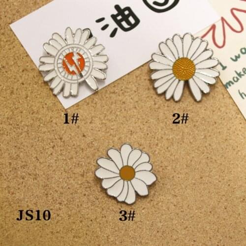 1 design metal cartoon color animation pin cute brooch brooch color daisy flower womens Lapel Pin Badge js10