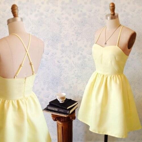 Retro Satin Satin Short Homecoming Dresses with Pockets X Zipper Back Knee Length Pleated Abendkleid Robes de Soirée for Women