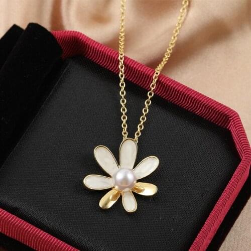New Style Daisy Imitation Pearl Clavicle Chain Fashionable Design Jewelry Cool Wind Simple Neck Chain Womens Necklace