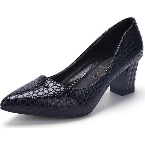 The new 2020 ms pointed high - heeled shoes lighter big yards thick documentary wholesale shoes black professional tooling joker