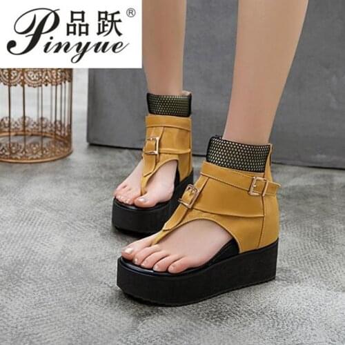 Women Sandals Gladiator Genuine Leather Buckle Strap Rivet Black Platform High Bottom Gothic Designer Flats Heel Ladies Shoes