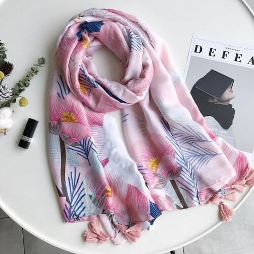2019 Fashion Cotton Floral Print Tassel Scarves Shawl Beach Cover Vintage FlowerTassel Wrap Hijab Muffler Free Shipping