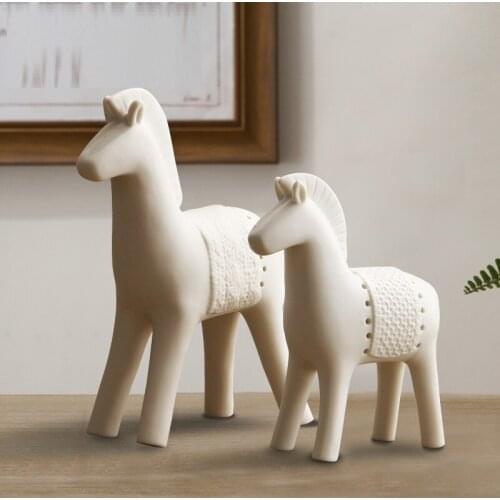 Ceramic Horse Statue Modern Nordic Style Animal Table Piece Home Decoration Creative Art Ornament House Decor