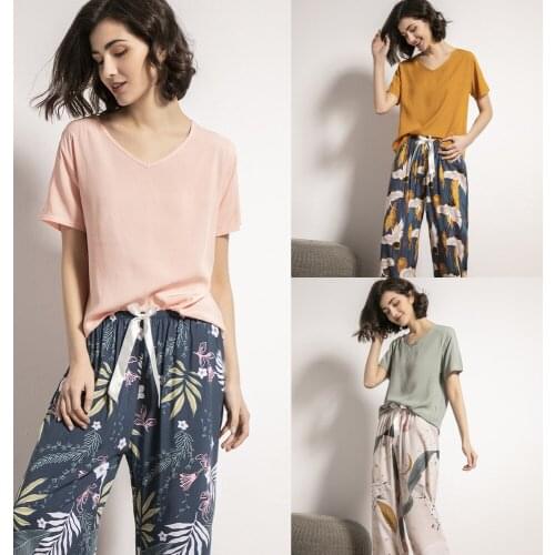 Summer 2021 New Womens V-neck Leaf Print Pajamas Suit Ladies Cotton Silk Simple Style Pajamas Loose Soft Homewear