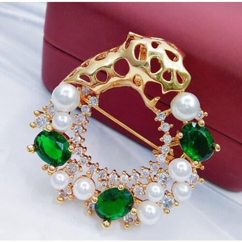 Hot Sale Gold-filled Green Stone Leopard Broches Womens Fashion Animal Pin Unique Brooch Costume Jewelry Brooches For Wedding