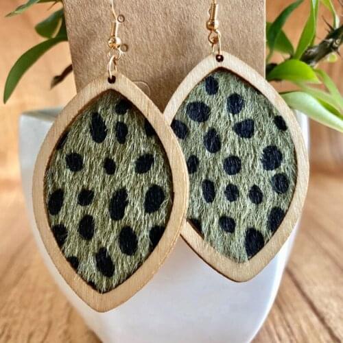 Hot Sale Christmas Wood Leopard Leather Earring Dot Jewelry Trendy Display High Quality Women Earrings for Holiday