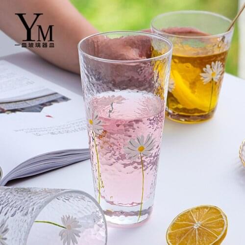 Household glass drinking cups online celebrity daisy hammer cups creative cold grain heat-resistant milk juice cups