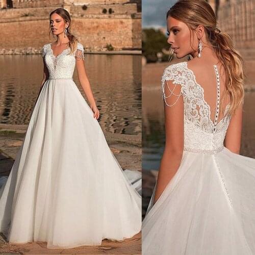 Graceful Tulle V-neck Neckline A-line Wedding Dress With Lace Appliques Beading Sash Bridal Dress vestido noiva curto