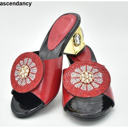 2021 Fashion Women Ladies Shoes and Sandals Luxury Brand Shoes Women Italian Women Wedding Pumps Decorated with Rhinestone