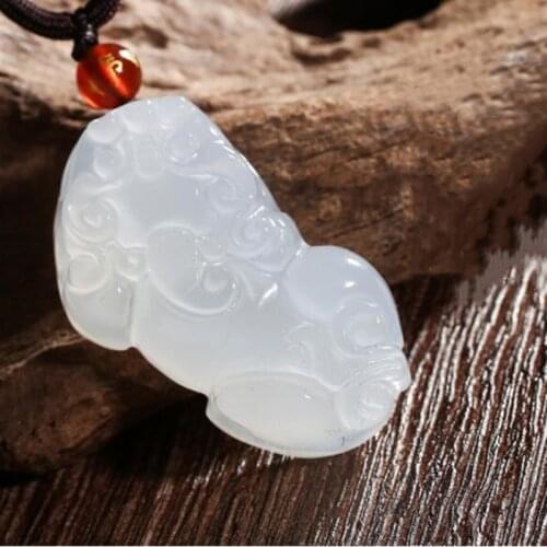 Ice-seed white chalcedony to attract money mink Pendant Necklace men and womens natural jadeite Agate Necklace Pendant