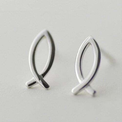 Exquisite Anti-allergic 925 Sterling Silver Jewelry Fashion Simple Geometric Small Fish Female Earrings E104