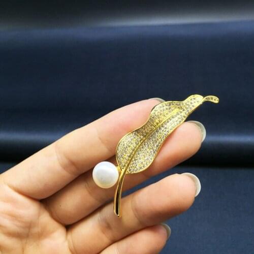 LANZYO Natural fresh water pearl Leaf Brooch fashion celebrity series lovely woolen Brooch xz079