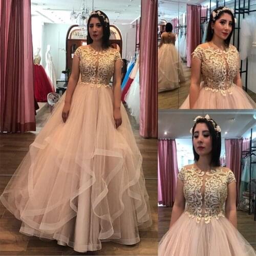 Gold Lace Beaded Cheap Quinceanera Prom Dresses Crew Cap Sleeves Tulle Evening Party Sweet 16 Dress