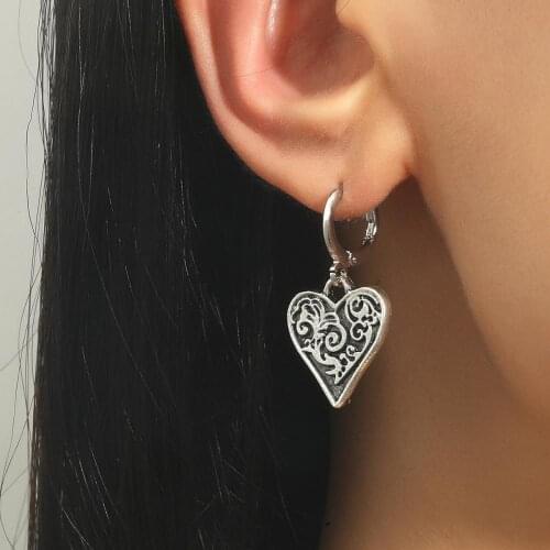 Retro Vintage Personality Heart-Shaped Pendant Earrings Long Fashion Tassel Earrings Ladies Beach Holiday Jewelry Party Gift