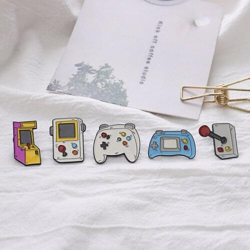 “I love Video game” Pins Game machine Gamepad Rocker Lapel Pin Brooches Vintage Cartoon enamel Pin Badges Denim Shirt Jewelry