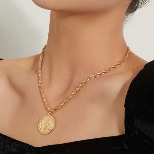 Fashion Vintage Roma Coin Pendant Chain Necklace for Women Queen of The Image Metal Necklace