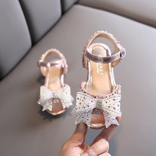 Girls Bowtie Sandals 2020 New Summer Fashion Kids Shoes Girls Pu Rhinestones Leather Princess Soft Rubber Beach Sandals Kids