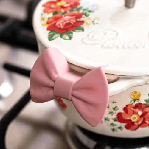 Cute Bow Silicone Anti-Scalding Clip Creative Microwave Oven Heat Insulation Gloves Enamel Pot Earmuffs