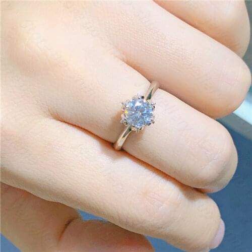 New 925 silver inlaid Moissan diamond ring, fine inlaid, D color, super shiny