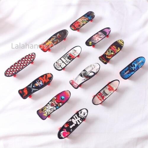 1pcs Diy Simulation Mini Personality Graffiti Skateboard Model for Dollhouse Decoration Materials Accessories