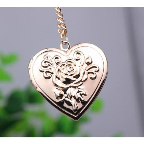 N102 Creative heart-shaped chrysanthemum pattern jewelry delicate heart locket pendant necklace Two-color selection