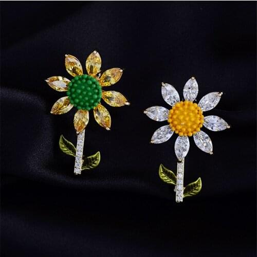 Delicate Cute Daisy Brooches for Women Yellow Zircon Rhinestone Brooch Pin Fashion Jewelry Coat Dress Corsage Accessories broche