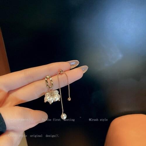 Art Fan Danshui Pearl Asymmetric Temperament Student Simple Earrings