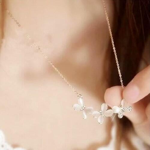 Nx167 Korean version Fashion simple Sweet Crystal Alloy Butterfly Pendant Clavicle Necklace Womens Valentines Day present