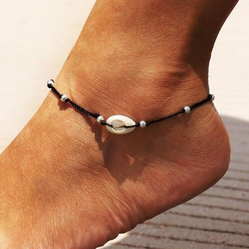 Modeschmuck Bracelets On The Leg