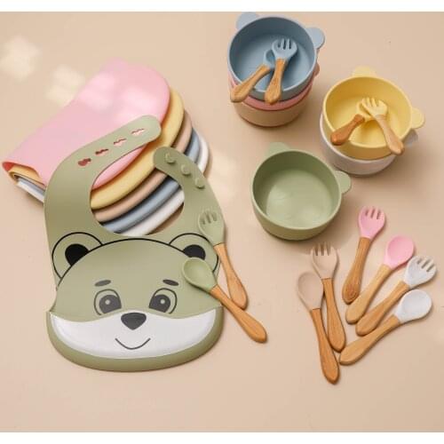 2021 New Baby Silicone Bowl Bibs Set Food Grade Infant Feeding Dishes Tableware Food Dinnerware Wood Fork Spoon Non-Slip Sets