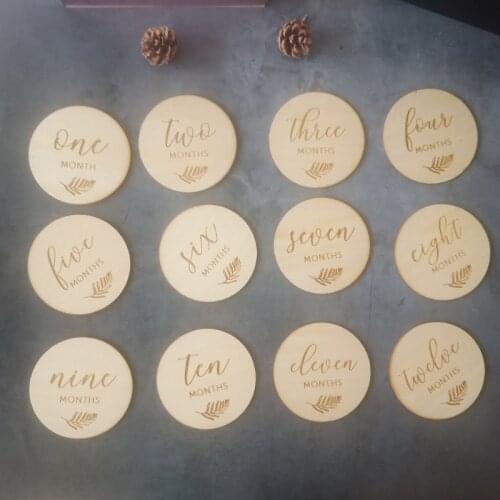 12 Pcs Baby Milestone Cards Wooden Commemorate Baby Birth Monthly Recording Disc C5AF