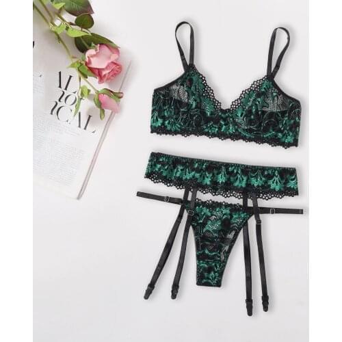 Sexy See-Through Lace Lingerie Set for Women Hollowed out Lace Bra Thong 2pcs Lingerie Sex Exotic Temptation Costume Underwear