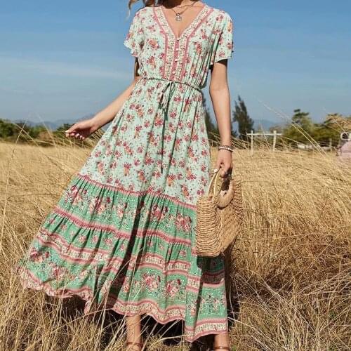 2021 New Summer Floral Print Womens Dress V-Neck Bohemian Short-Sleeved Beach Elastic Waist Stitching Large Swing Dress