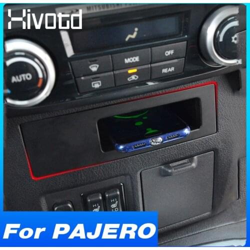QI Car Wireless Charger For Mitsubishi Pajero Accessories 10W Fast Phone Charging Pad Interior Modification Parts 2017-2018