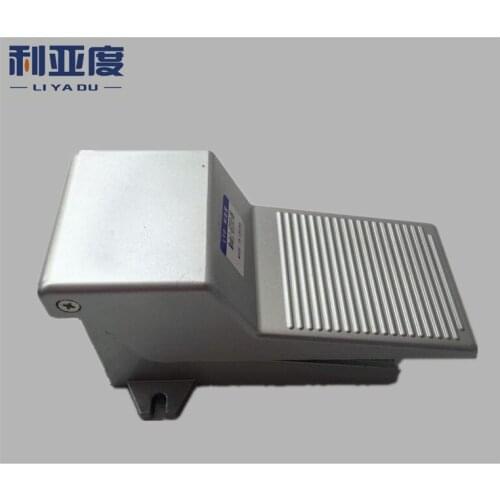 10PCS/LOT 4F210-08 Foot switch Two five foot valve Stamped on the valve Two interfaces Pedal Valve 1/4" NPT