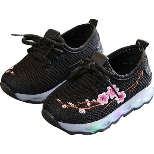 2019 Spring and Autumn Embroidered Lights Boys and Girls Light White Shoes LED Flash Childrens Shoes Casual Sports kids shoes