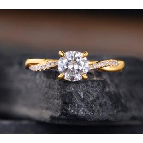 Simple Fashion Inlaid Zircon Ring Golden Twisted Engagement Ring Bride and Lady Wedding Ring European and Zircon Ring